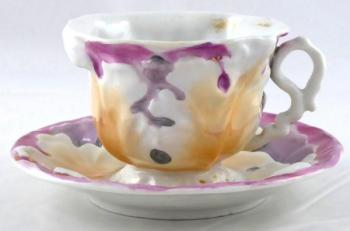 Coloured cup with embossed leaves - Elbogen, Haidi Coloured cup with embossed leaves - Elbogen, Haidi